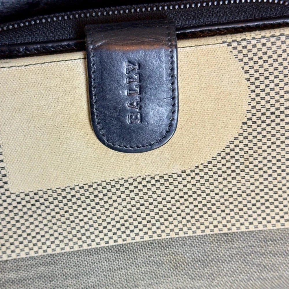 Bally Black Cream Woven Leather Bi Fold Wallet